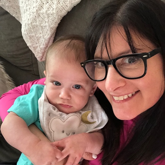 Meet your Posher, Dee Dee - Picture 6 of 6